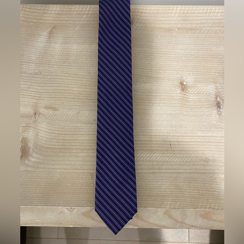 Saks fifth Avenue purple striped tie made in Italy